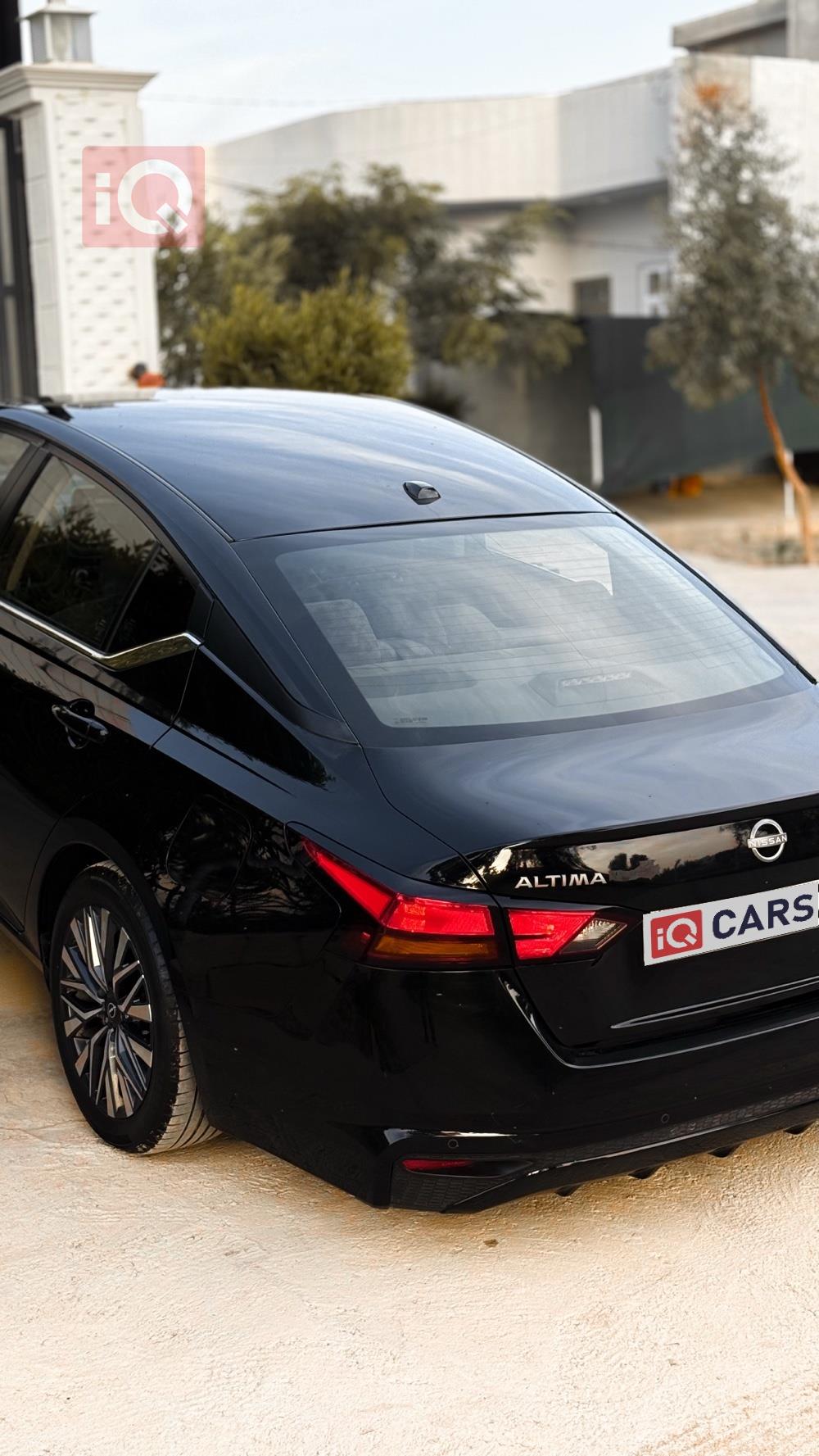 نيسان ألتيما